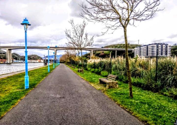 Riverside Barakaldo Buitenkant foto